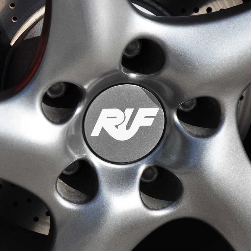 Изготовление и покраска колпачков для дисков Porsche R18 с нанесением логотипа