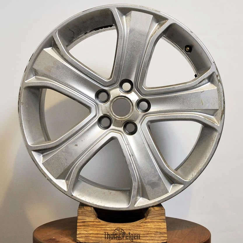 Покраска дисков Land Rover R20 в чёрный и красный (RAL 3020)