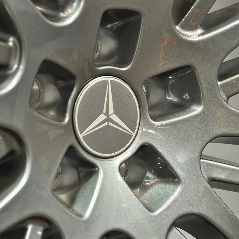 Изготовление и покраска колпачков для дисков Mercedes в тёмно-серый с серебристым логотипом