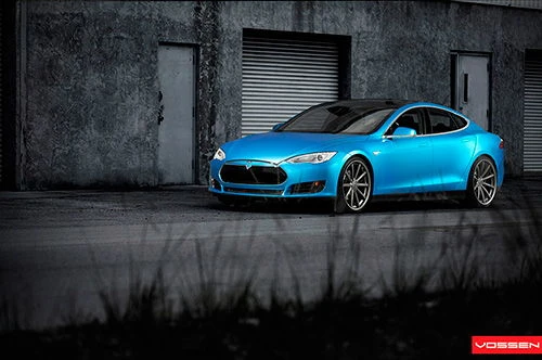 Электромобиль Tesla Model S на Vossen Wheels Электромобиль Tesla Model S на Vossen Wheels