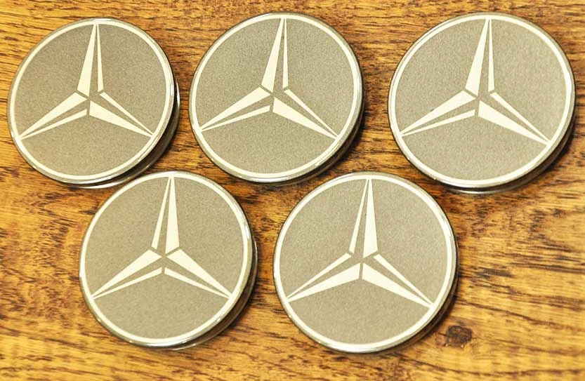 Изготовление и покраска колпачков для дисков Mercedes в тёмно-серый с серебристым логотипом
