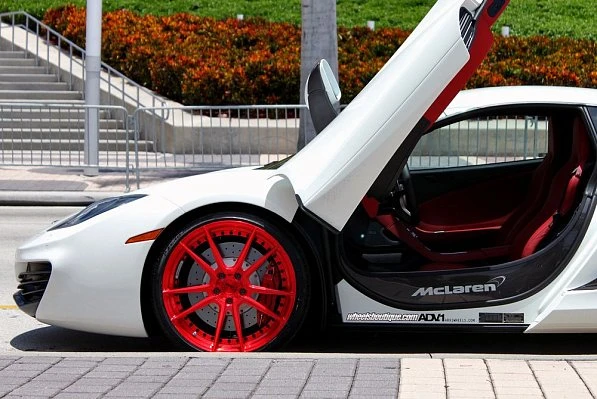 McLaren 12C на красных дисках от Wheels Boutique McLaren 12C на красных дисках от Wheels Boutique